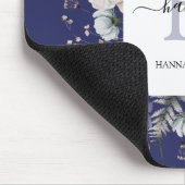 Elegantes Monogramm Hübsche Beige Blaue Blumen Flo Mousepad (Ecke)