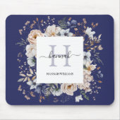 Elegantes Monogramm Hübsche Beige Blaue Blumen Flo Mousepad (Vorne)