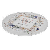 Elegantes Monogramm Hübsche Beige Blaue Blumen Flo Schneidebrett (Ecke)