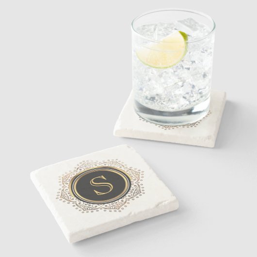 Elegantes Monogramm-Initiale| Chic-Gold mit Steinuntersetzer (Seitenansicht)