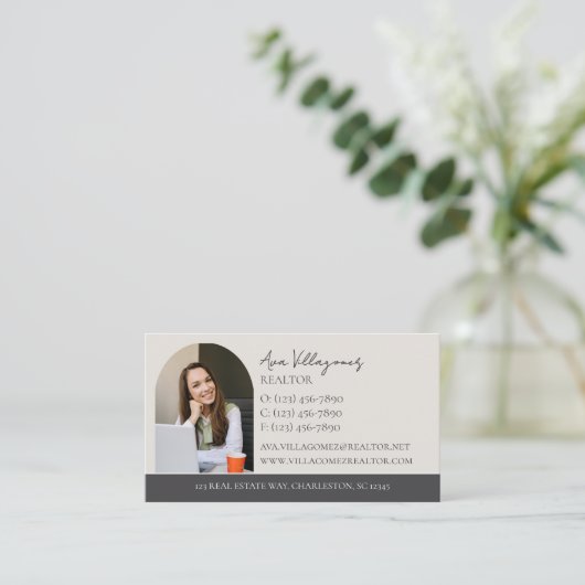 Elegantes Monogramm Logo Neutral Beruflich Visitenkarte (Stehend Vorderseite)