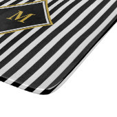 Elegantes Monogramm mit schwarzen und weißen Strei Schneidebrett (Ecke)