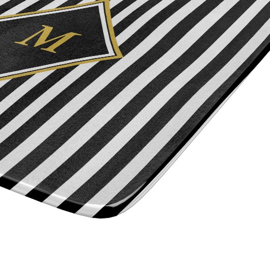 Elegantes Monogramm mit schwarzen und weißen Strei Schneidebrett (Ecke)