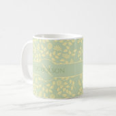 Elegantes Monogramm Name Leaf Muster Pastel Grün Kaffeetasse (Vorderseite Links)