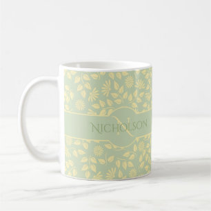 Elegantes Monogramm Name Leaf Muster Pastel Grün Kaffeetasse