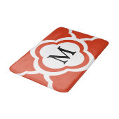 Elegantes Monogramm Orange Quatrefolienmuster Badematte (Schrägansicht)