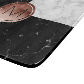 Elegantes Monogramm-Rosen-GoldSchwarz-weißer Schneidebrett (Ecke)