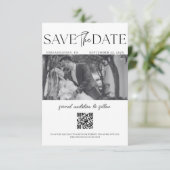 Elegantes Monogramm-Schrift Hochzeits-QR-Code Save The Date (Stehend Vorderseite)