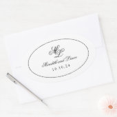 Elegantes Monogramm Schwarz-Weiß-Script Ovaler Aufkleber (Umschlag)