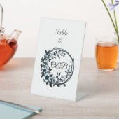 Elegantes Monogramm-Tischnummer Pedestal Zeichen Sockelschild (In SItu)