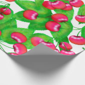 Elegantes Muster aus roten Kirschen und grünen Blä Geschenkpapier (Ecke)