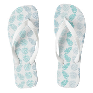 Elegantes Muster botanischer tropischer Blätter im Badesandalen
