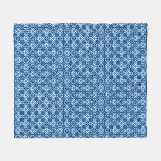 Elegantes Muster mit blauer Geometrie Fleecedecke (Vorderseite (Horizontal))