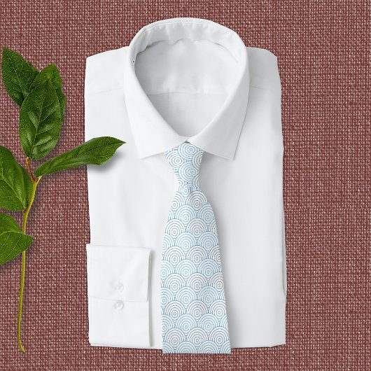 Elegantes Muster mit blauer Geometrie Krawatte