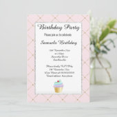 Elegantes Muster Pink Cupcake Design Geburtstag Einladung (Stehend Vorderseite)