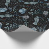 Elegantes Muster von Blauen Vögeln, dunkle Pflanze Geschenkpapier (Ecke)