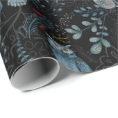 Elegantes Muster von Blauen Vögeln, dunkle Pflanze Geschenkpapier (Rolleneckpunkt)