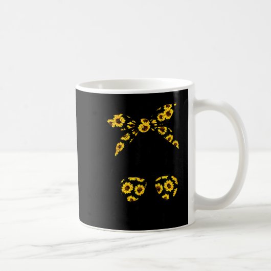 Elegantes Mutterleben mit sonniger, unordentlicher Kaffeetasse (Rechts)