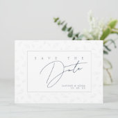 Elegantes Navy-Blatt-Monogramm Save The Date (Stehend Vorderseite)