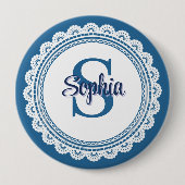 Elegantes Navy Blau Weiß Spitze Monogramm Name Button (Vorderseite)