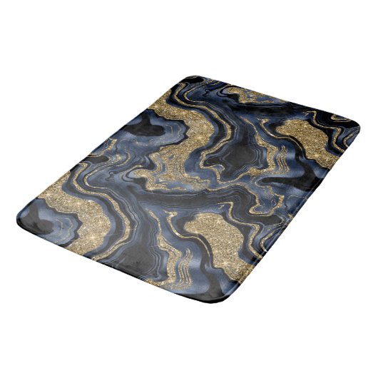 Elegantes Navy Blue and Gold Glitzer Agate Pattern Badematte (Schrägansicht)