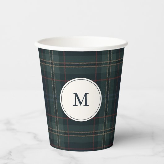 Elegantes Navy Blue and Green Kariert Monogram Pappbecher (Vorderseite)
