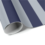 Elegantes Navy Blue Light Blue Striping Muster Geschenkpapier (Rolleneckpunkt)