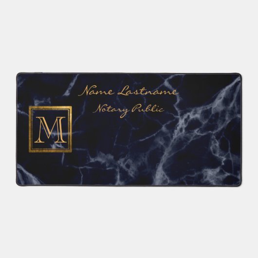 Elegantes Navy Blue Marble Square Gold Monogramm Schreibtischunterlage (Vorderseite)