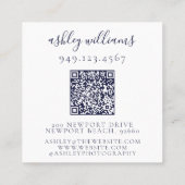 Elegantes Navy Blue QR Code Monogram Floral Wappen Quadratische Visitenkarte (Rückseite)