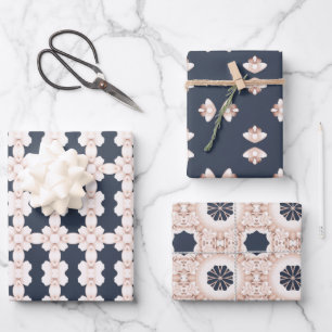 Elegantes Navy Blue und Light Pink Floral Muster Geschenkpapier Set