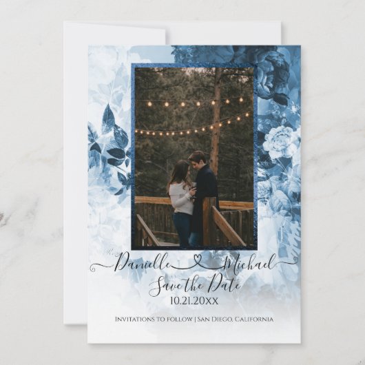 Elegantes Navy Blue White Floral Script Heart Foto Save The Date (Vorderseite)