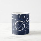Elegantes Navy Blue & White Mit Monogramm Pattern Kaffeetasse (Mittel)