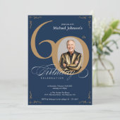 Elegantes Navy Gold Calligraphy Foto 60. Geburtsta Einladung (Stehend Vorderseite)