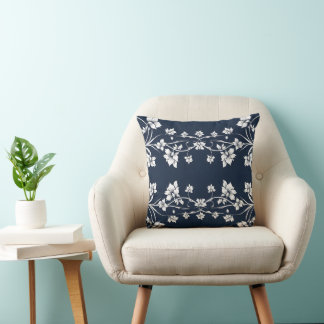 Elegantes Navy- und Weiß-Chinoiserie-Blumendamastm Kissen
