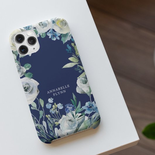 Elegantes Navy White Floral Winter Monogramm iPhone Hülle
