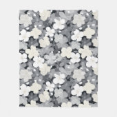 Elegantes neutrales Blumen Graues Blumenmuster Fleecedecke (Vorderseite)