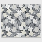 Elegantes neutrales Blumen Graues Blumenmuster Geschenkpapier (Flach)