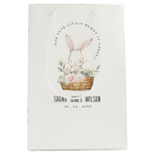 Elegantes Niedliches Bunny im Blumenkorb Kindergeb Mittlere Geschenktüte (Vorderseite)