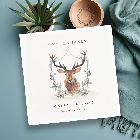 Elegantes Niedliches Dusky Deer Floral Wappen Hoch Serviette