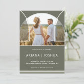 Elegantes Olive Foto Hochzeit Einladung (Stehend Vorderseite)