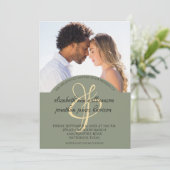 Elegantes Olive Green Script 2 Foto Hochzeit Einladung (Stehend Vorderseite)