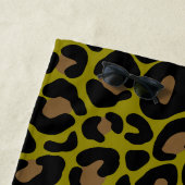 Elegantes olivgrün und schwarzes Leopard-Monogramm Strandtuch (Beispiel)