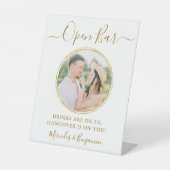 Elegantes Open Bar Personalisiert Gold Foto Hochze Sockelschild (Vorderseite)