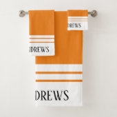 Elegantes Orange Mit Monogramm Name Badetuch Set (Insitu)