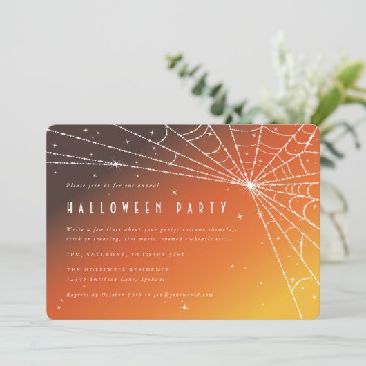 Elegantes Orange Sunset Spider Web Halloween-Party Einladung (Stehend Vorderseite)