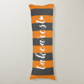 Elegantes orangefarbenes und grau gestreiftes Spri Seitenschläferkissen (Vorderseite Vertikal)
