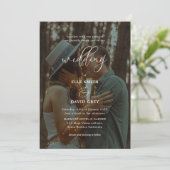 Elegantes Overlay 2 Foto Script Monogram Wedding Einladung (Stehend Vorderseite)