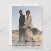 Elegantes Overlay Calligrafy Save the Date Foto Einladung (Vorderseite)