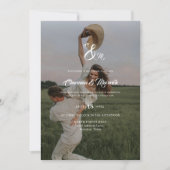 Elegantes Overlay Foto Monogram Budget Hochzeit Einladung (Vorderseite)