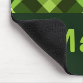 Elegantes Pea Green Kariert Monogram Mousepad (Ecke)